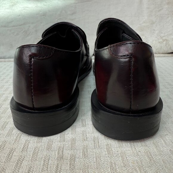 Mens Leather Penny Loafers Size 7.5 D Vibram Sole slip -On main image 7